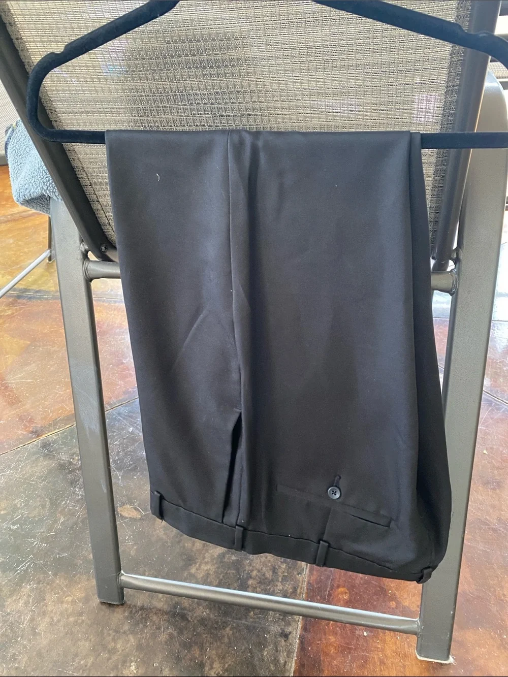 Perry Ellis sleek black